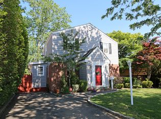 2227 Pine St, Wantagh, NY 11793