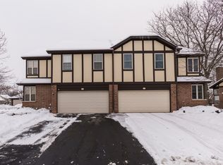 2 Willow Bridge Way, Bloomingdale, IL 60108