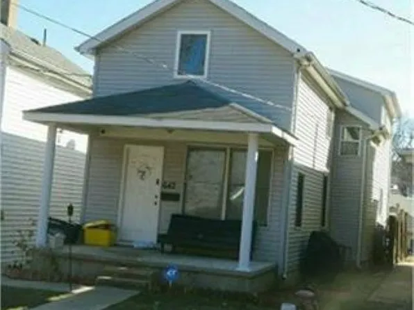 642 W 8th St, Dubuque, IA 52001