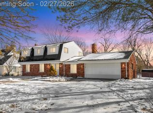 2408 Otter St, Warren, MI 48092