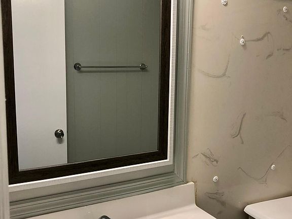 Upstairs full bath separating bedrooms.