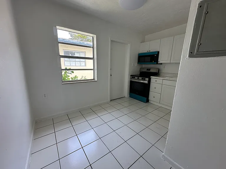 34 SE 3rd Ave #E — Photo 2