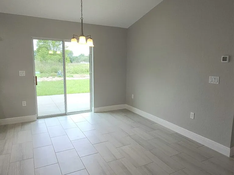 16318 SW 17th Ave — Photo 5