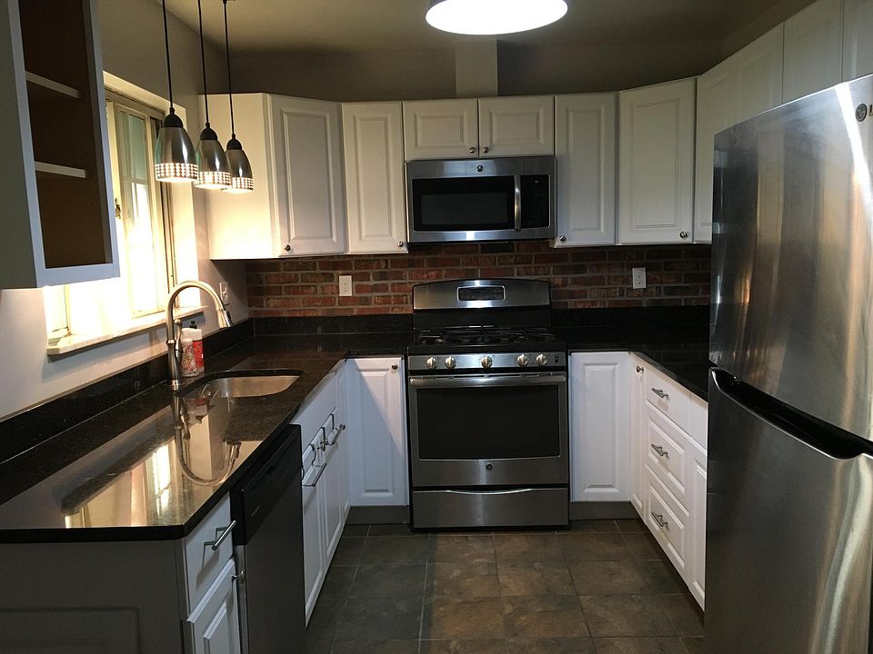 2nd image of 4415 Davison St