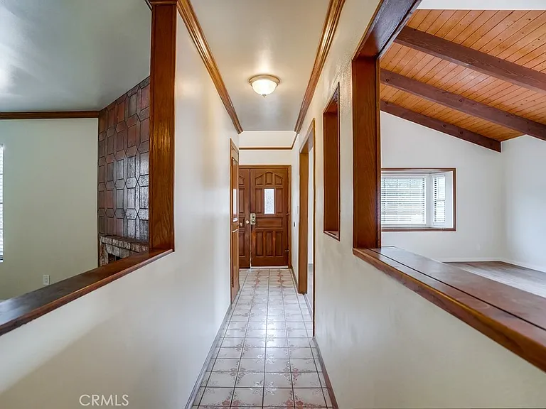 1307 Mackay Ln — Photo 6