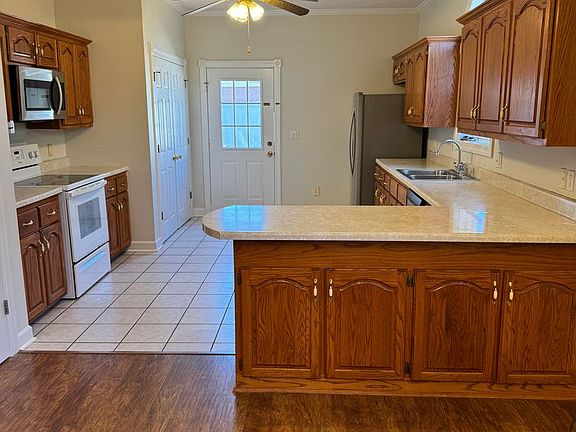 4th image of 225 Starlyn Ln #404