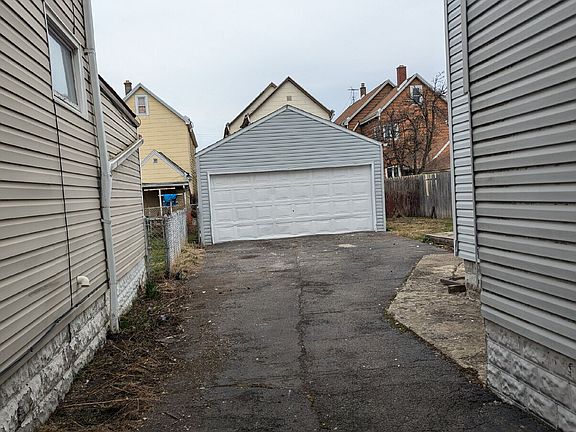 2nd image of 44 Krakow St