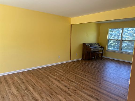 living room connecting to dinning room