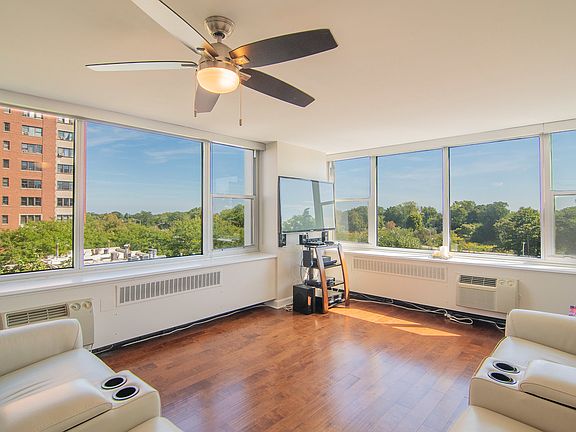 5th image of 4250 N Marine Dr APT 622