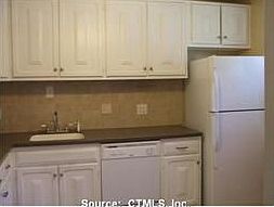 2nd image of 164 Penn Cmn
