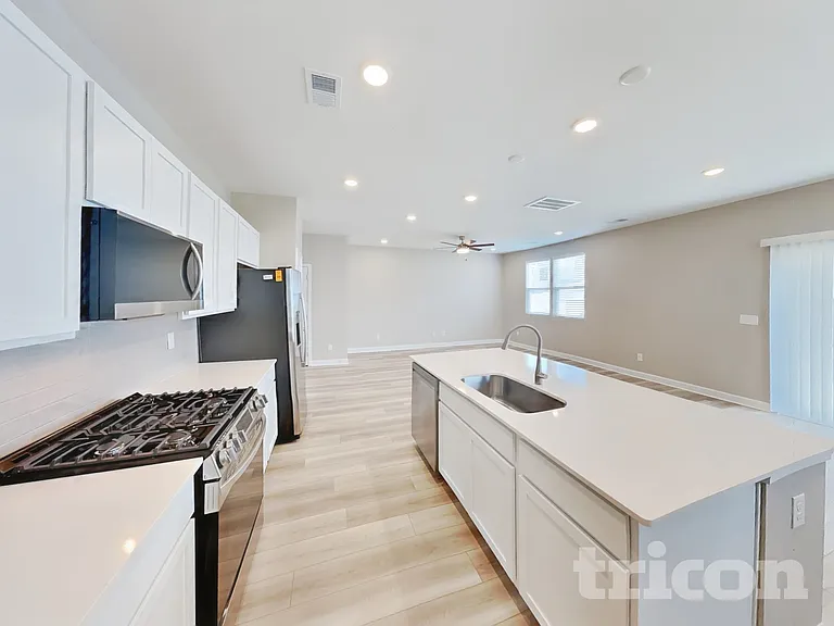 247 W Millbrook Dr — Photo 6