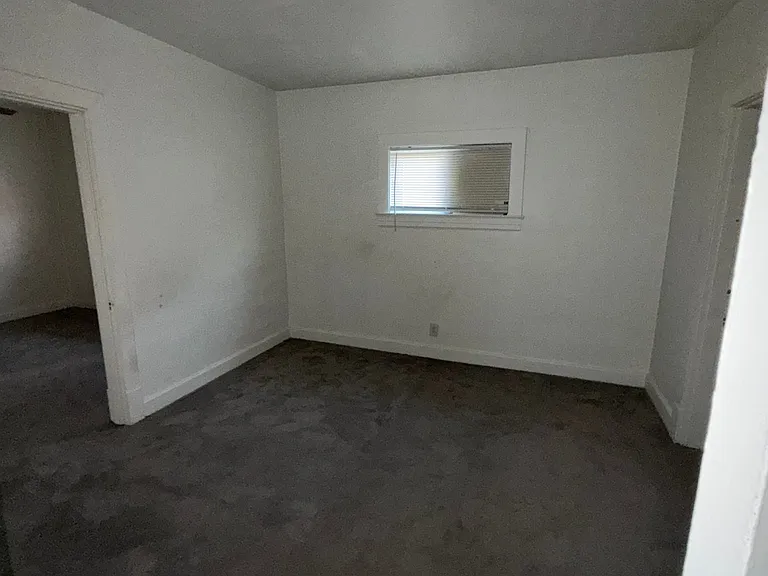 549 Beecher St — Photo 9