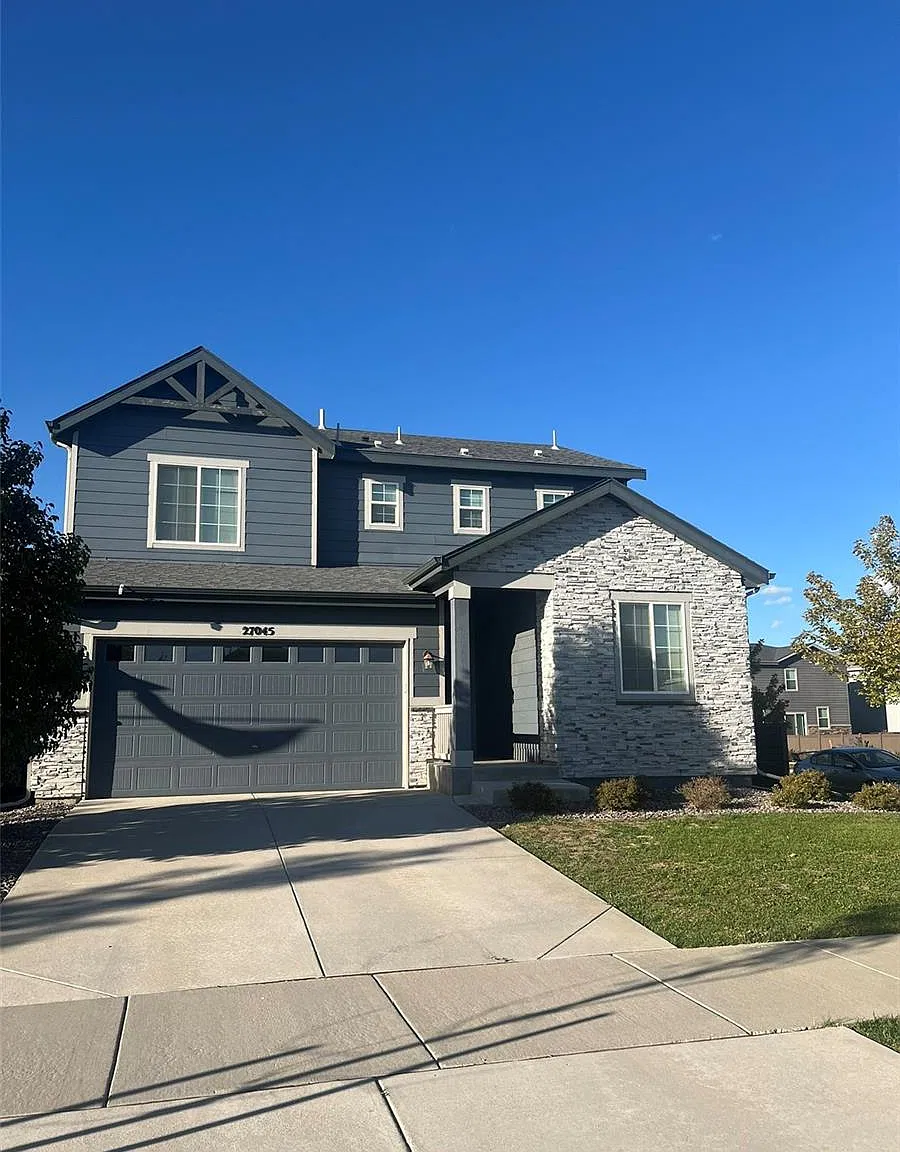 4 bed, 3.0 bath, 1998 sqft, $2,695 — Photo 1
