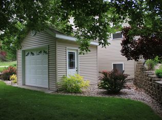 N7257 Emily Dr, Pardeeville, WI 53954