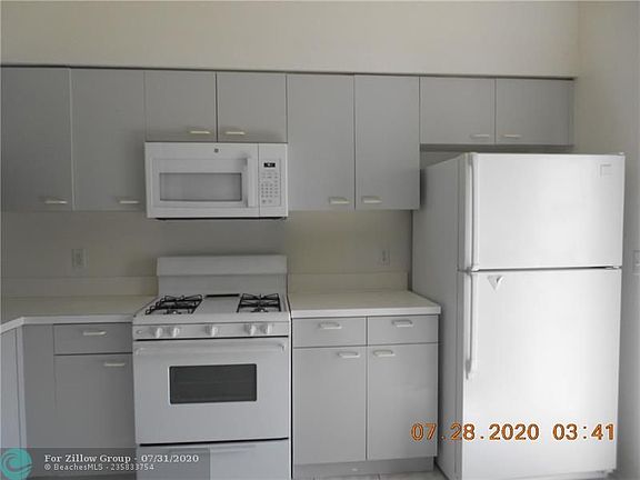 3rd image of 7913 Sanibel Dr #7913