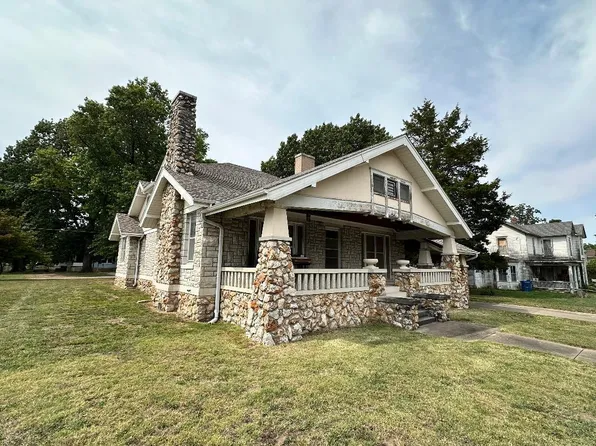 1127 S Garrison Avenue, Carthage, MO 64836