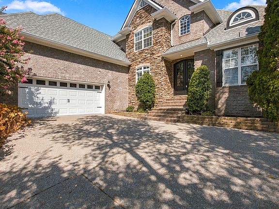 2nd image of 300 Keswick Grove Ln