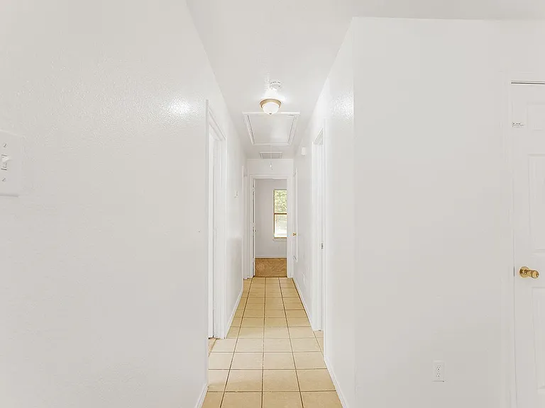 315 Isbell Rd — Photo 5