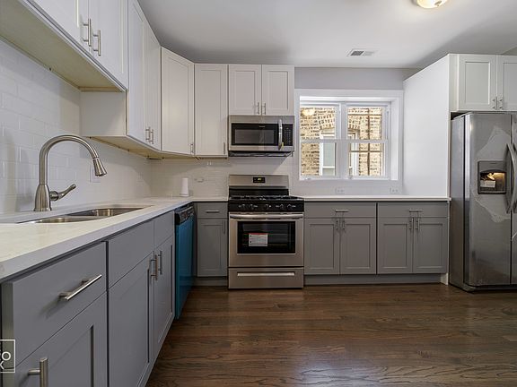 5th image of 5122 N Avers Ave