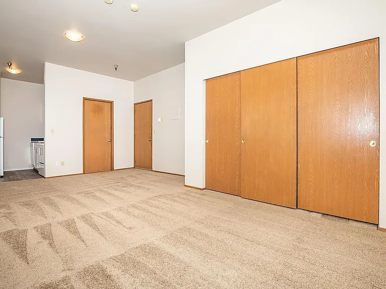 100 on 6th *Limited Time Concession: Now Offering 1 Months Free Rent* — Photo 21