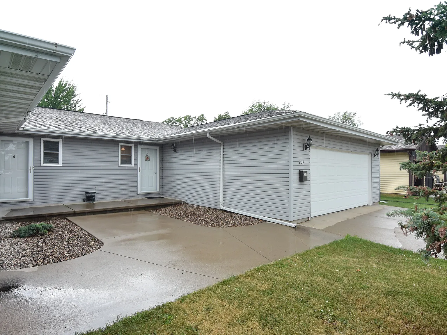 206 - 208 Curtis Avenue - 208 — Photo 1