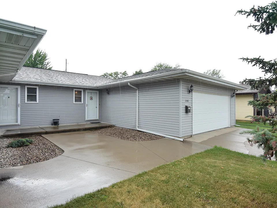 208 Curtis Ave