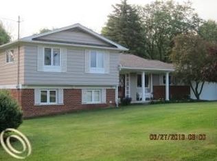 8399 Rondale Dr, Grand Blanc, MI 48439