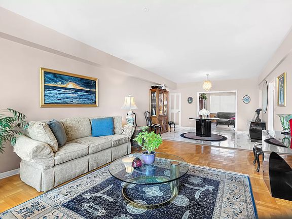 3rd image of 45 Sutton Pl S APT 20I