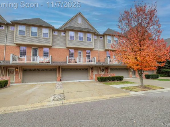 56642 Sunset Dr, Shelby Township, MI 48316