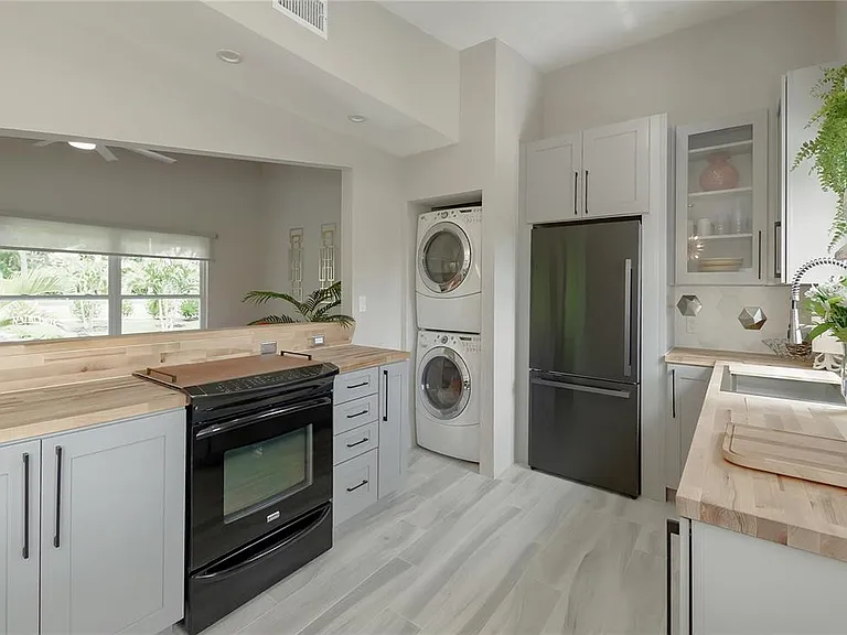 4111 Dr Martin Luther King Jr St N — Photo 21