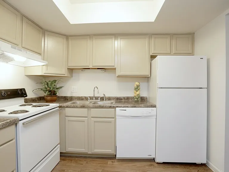 2BR, 1BA - Kitchen