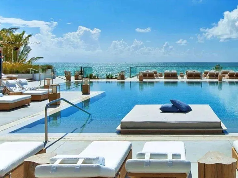 2301 Collins Ave #423 — Photo 1