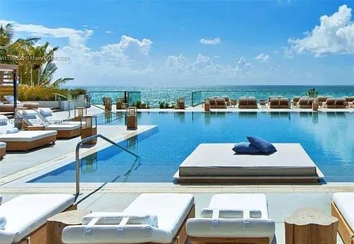 2301 Collins Ave Photo 1