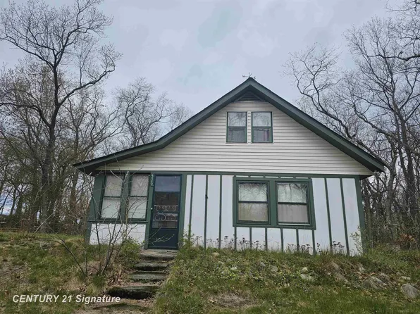 4562 Trail Rd, Caseville, MI 48725