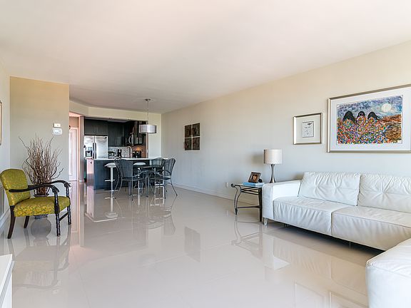 4th image of 2731 NE 14th St #732
