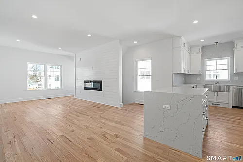 25 Village Rd #B Photo 1