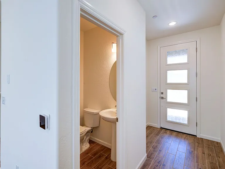 1498 Vintage Ln — Photo 4