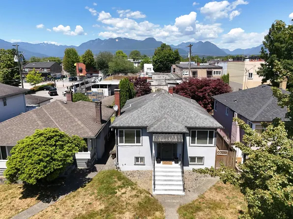 2349 E Pender St, Vancouver, BC V5L 1X7