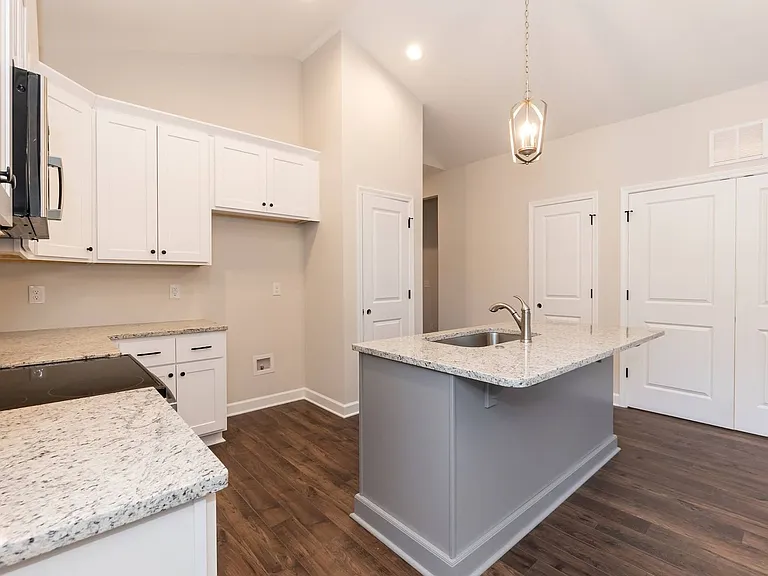 220 E Granville St — Photo 14