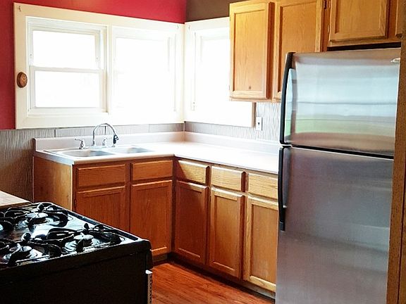 5th image of 219 N Oak St