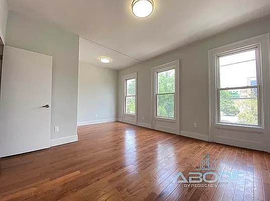 1st image of 536 Willoughby Ave #1