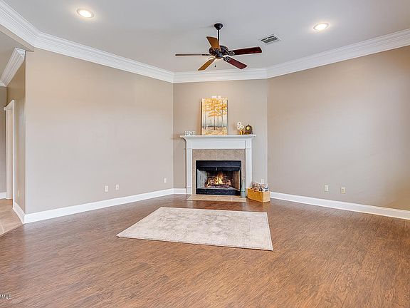 4th image of 118 Country Village Dr
