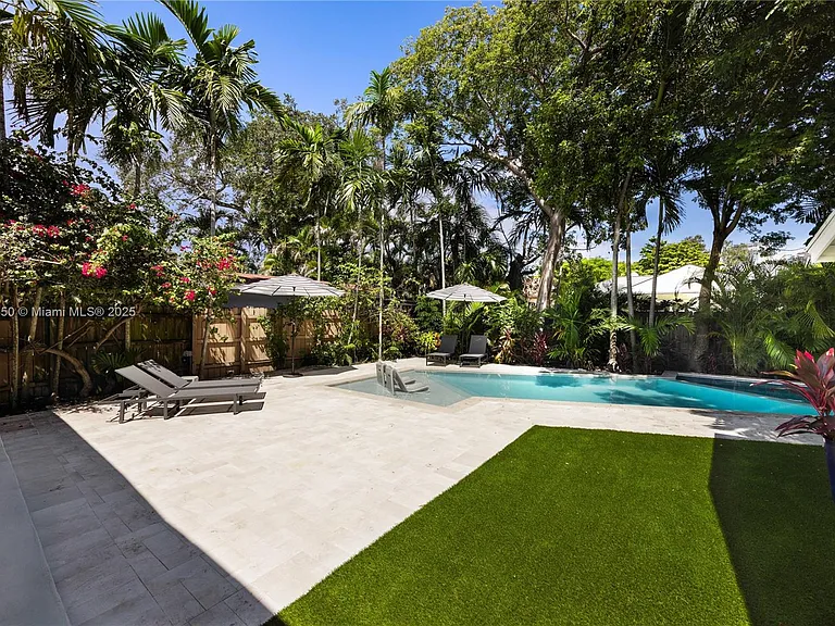 141 SW 23rd Rd — Photo 30