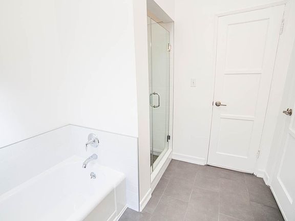 5th image of 419 1/2 S Maple Dr