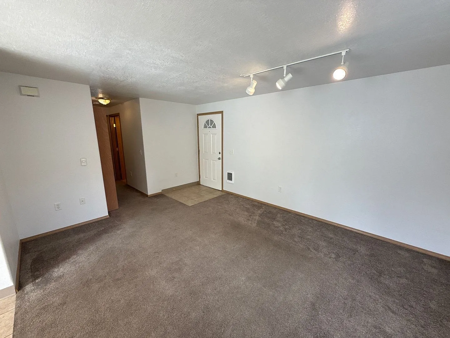 2 bed, 2.0 bath, 1049 sqft, $1,495 — Photo 4