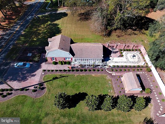 3rd image of 403 Sandy Hill Rd