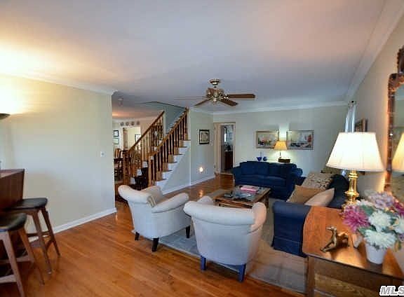 5th image of 105 Waverly St
