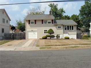 112 Burnham Dr, Fords, NJ