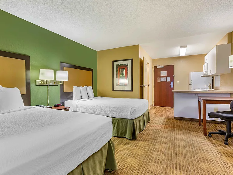 Studio Suite - 2 Full Beds