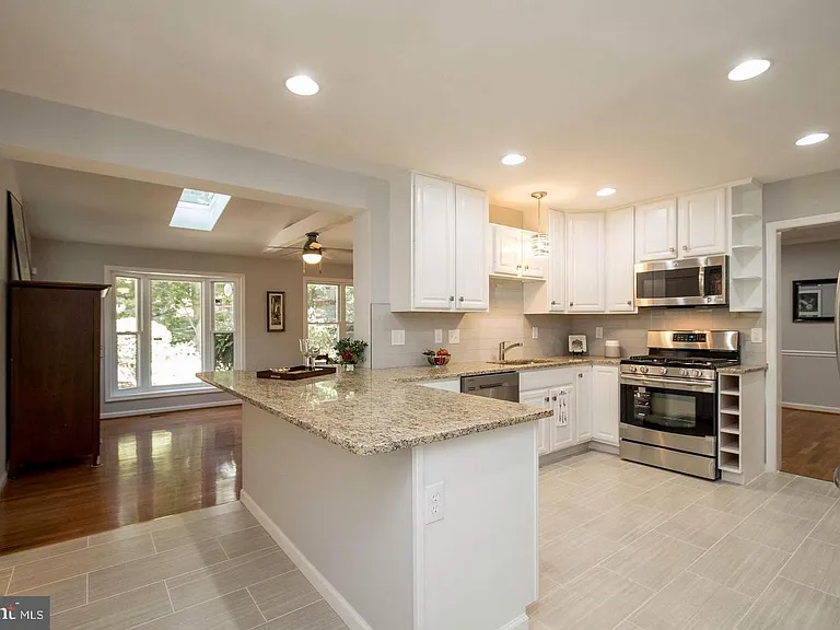 5612 Eastbourne Dr — Photo 6